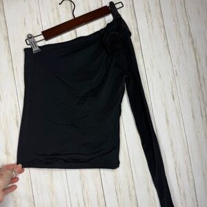 Abercrombie and Fitch One Black One-Shoulder Rose shirt XS